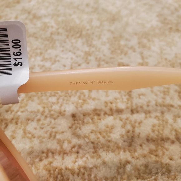 UO Coastal Round Sunglasses - Picture 5 of 6